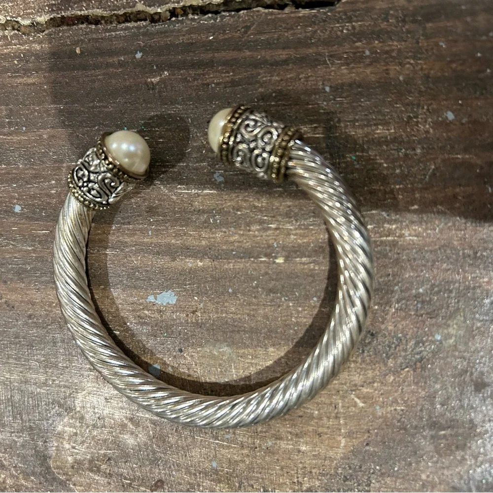 Elegant Silver and Gold-Toned Bracelet with Pearl Accents - Picture 3 of 4